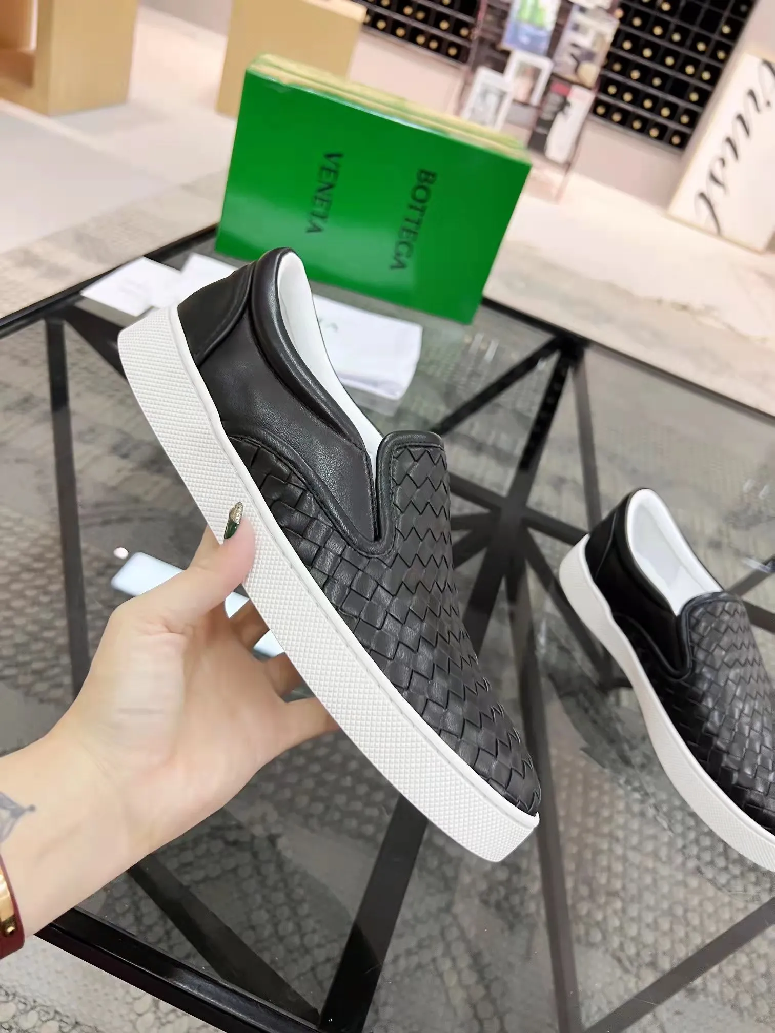 Men's men's shoes 💰420 [New style] 🎍🎍⚠️BOTTEGA VENETA) BV fashionable and casual classic, classic on sale ⬆️⬆️! (High quality) only better than genuine products from counters! Top handcrafted woven decoration [strong]💯💯 Breathable mesh lining plus mixed sheepskin and original latex feet! Genuine rubber anti-slip outsole! ! Super comfortable! Welcome to compare the authentic products at the counter! 38 to 44 (45 can be customized